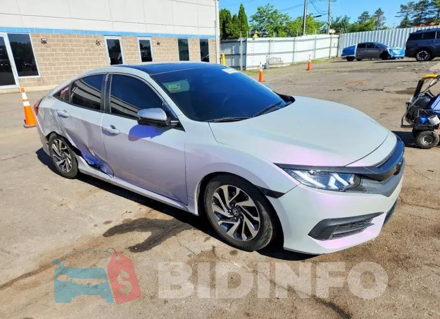 19XFC2F73HE204912 Photo# 4