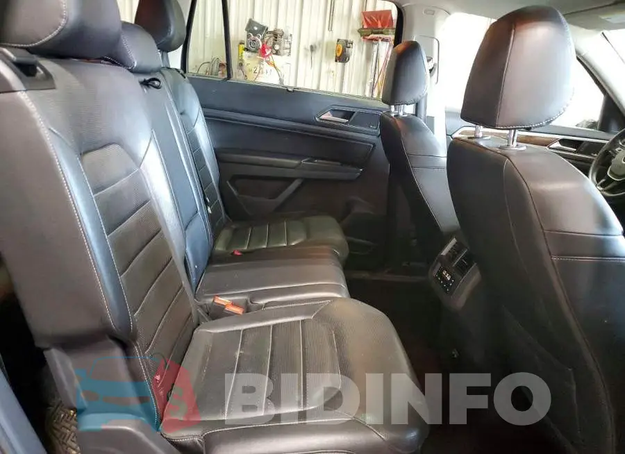 1V2NR2CA5KC569681 Photo# 11