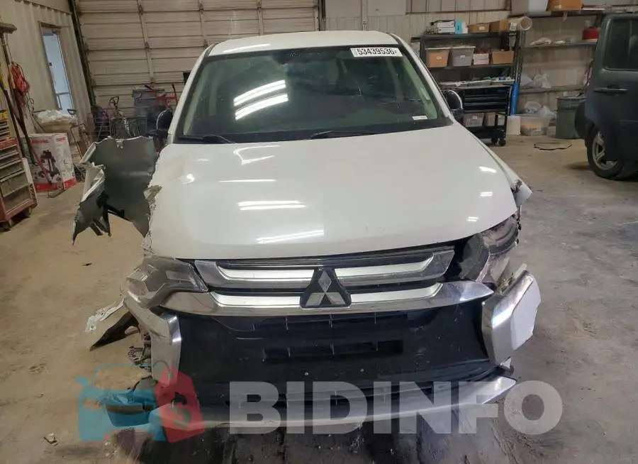 JA4AD3A30JZ028035 Photo# 5