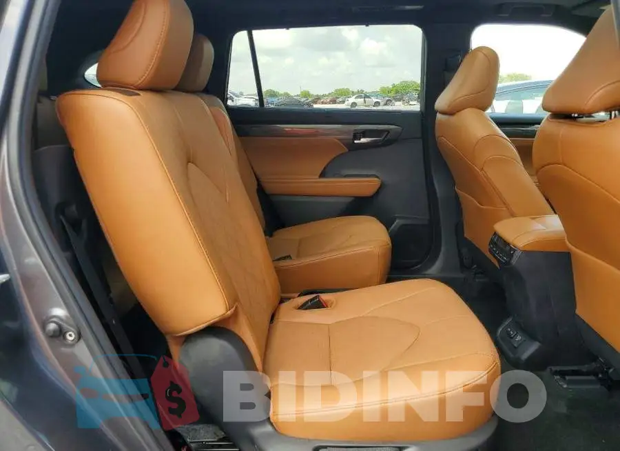 5TDEBRCH8RS619297 Photo# 11