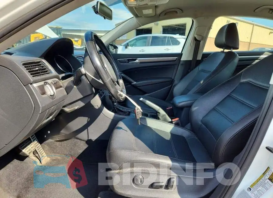 1VWDT7A36HC076856 Photo# 7