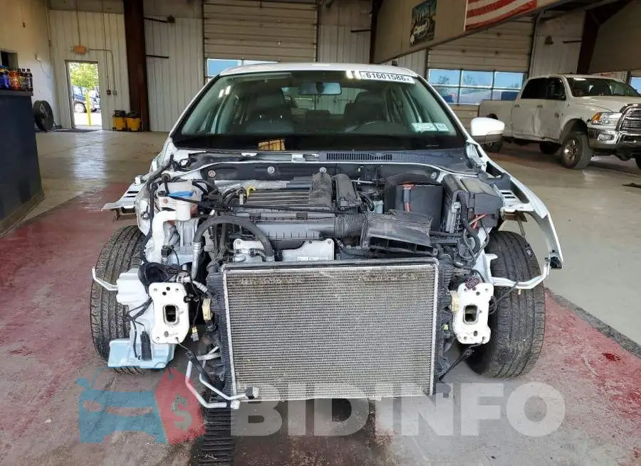 3VWDB7AJ1HM272557 Photo# 5