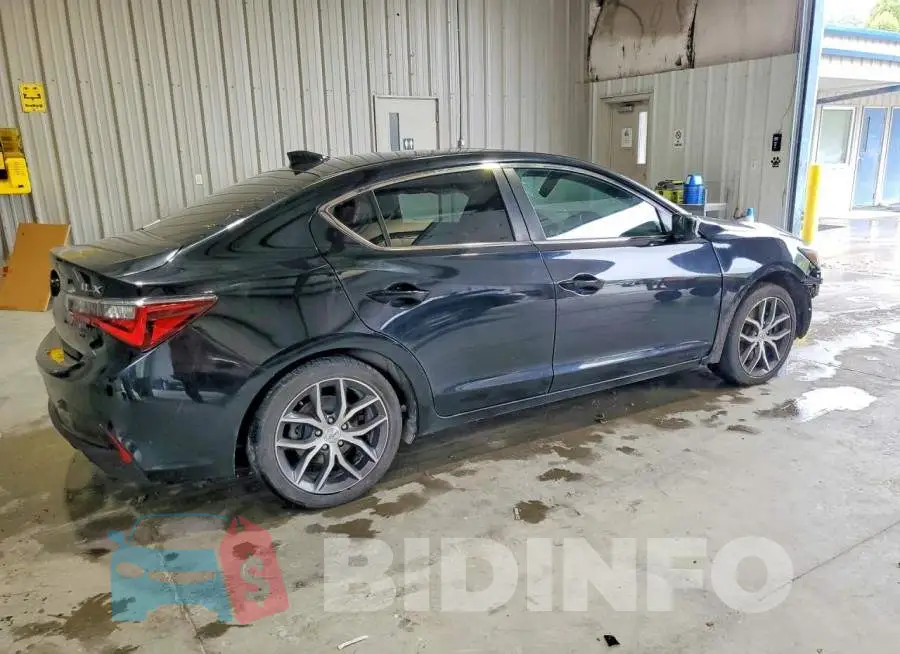 19UDE2F38MA007747 Photo# 3