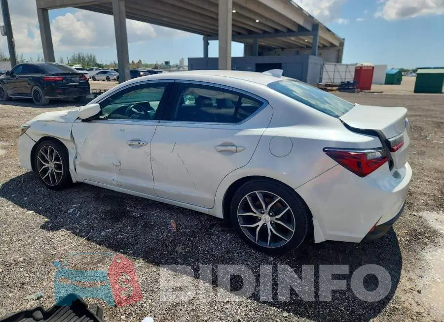 19UDE2F7XLA001773 Photo# 2