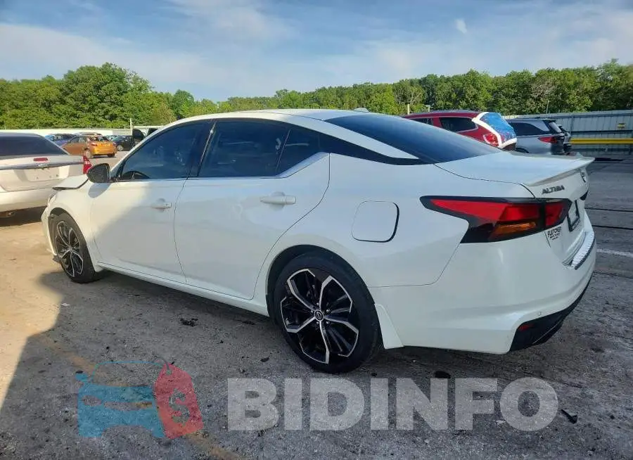 1N4BL4CV2PN317053 Photo# 2