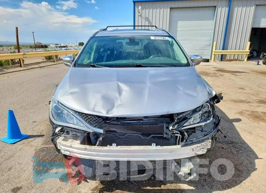 2C4RC1GG4JR272145 Photo# 5