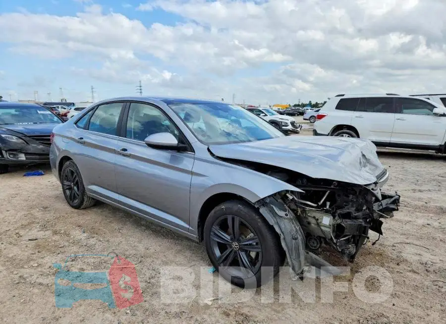 3VW7M7BU9NM013018 Photo# 4