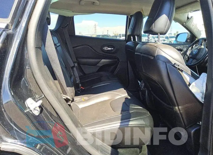 1C4PJLLB6KD267200 Photo# 11