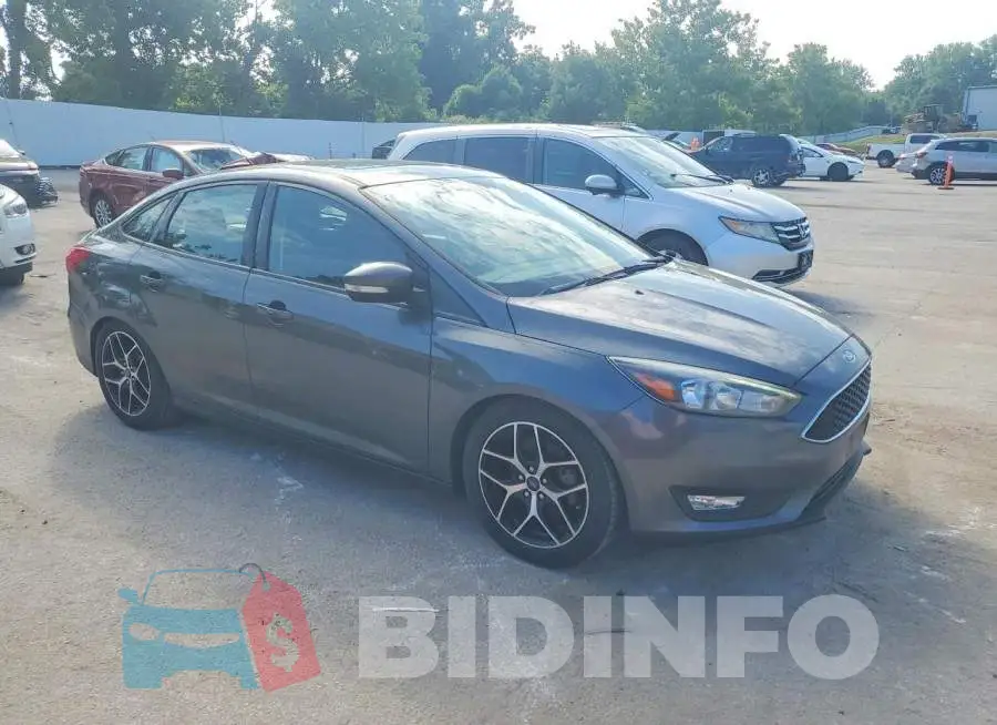 1FADP3H2XJL303135 Photo# 4