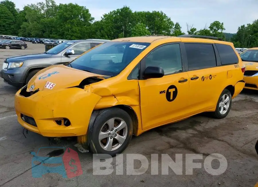 5TDKZ3DCXHS877415 Photo# 1