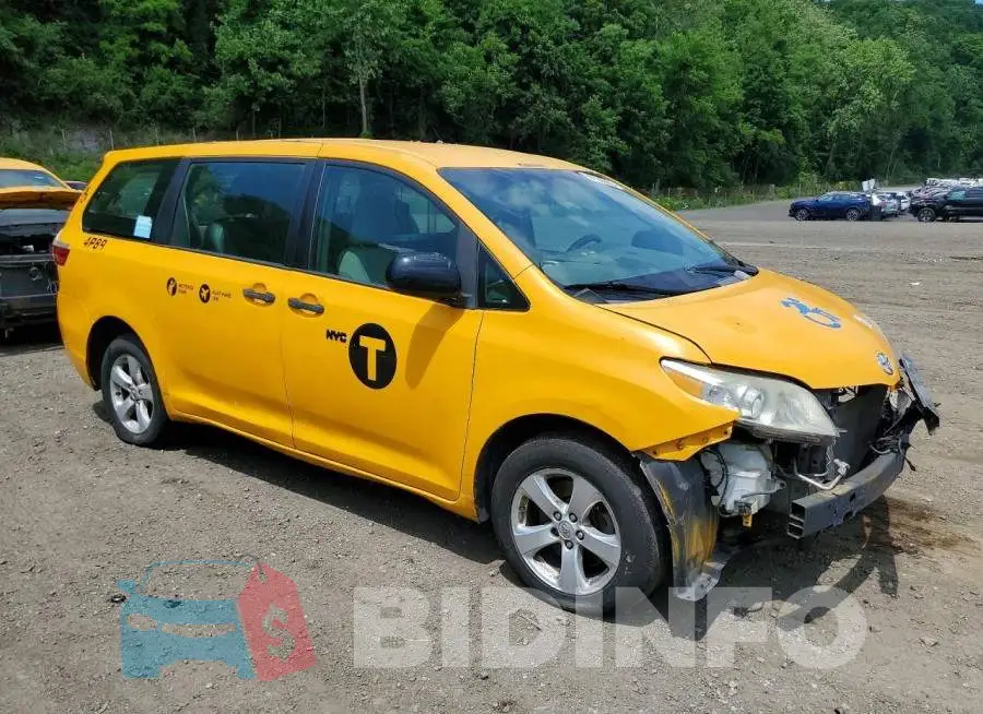 5TDZZ3DC2HS845895 Photo# 4