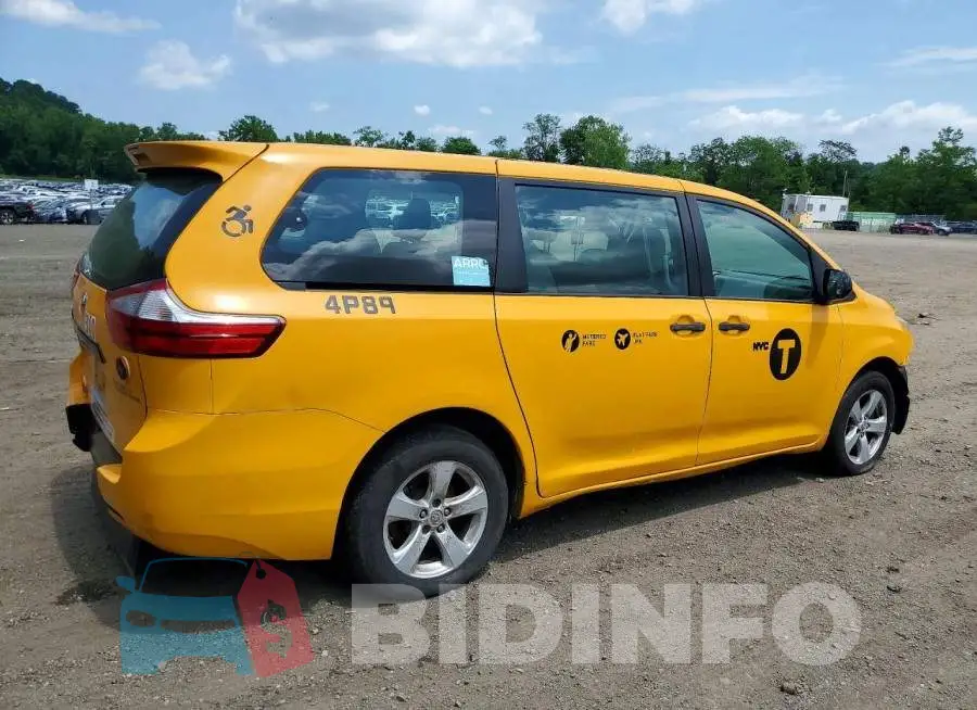 5TDZZ3DC2HS845895 Photo# 3