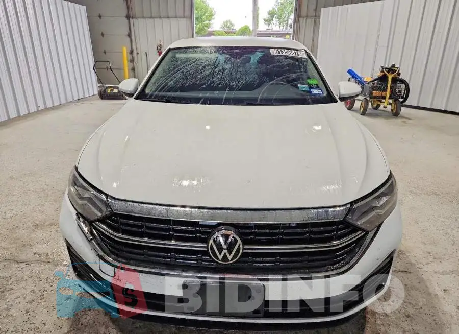 3VW5M7BU8RM095840 Photo# 5