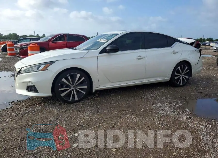 1N4BL4CV6LC135815 Photo# 1