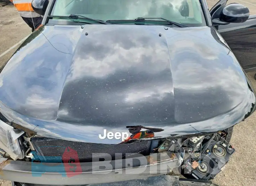 1C4NJDEB6HD100919 Photo# 12