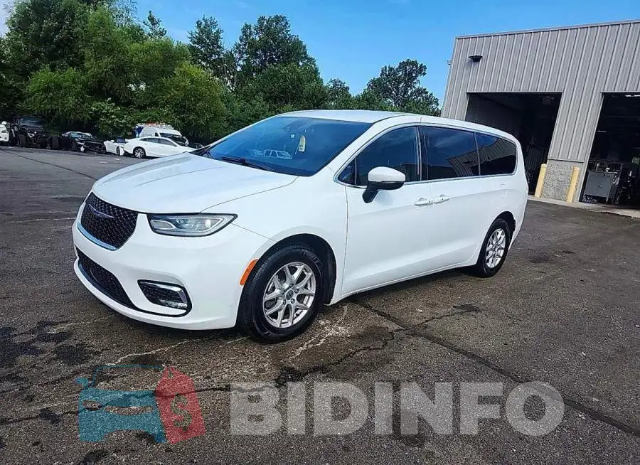 2C4RC1FG8PR590442 Photo# 2