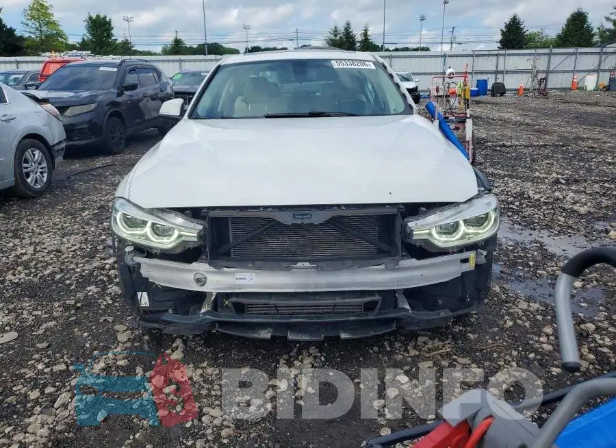 WBA8E5G55JNV02975 Photo# 5