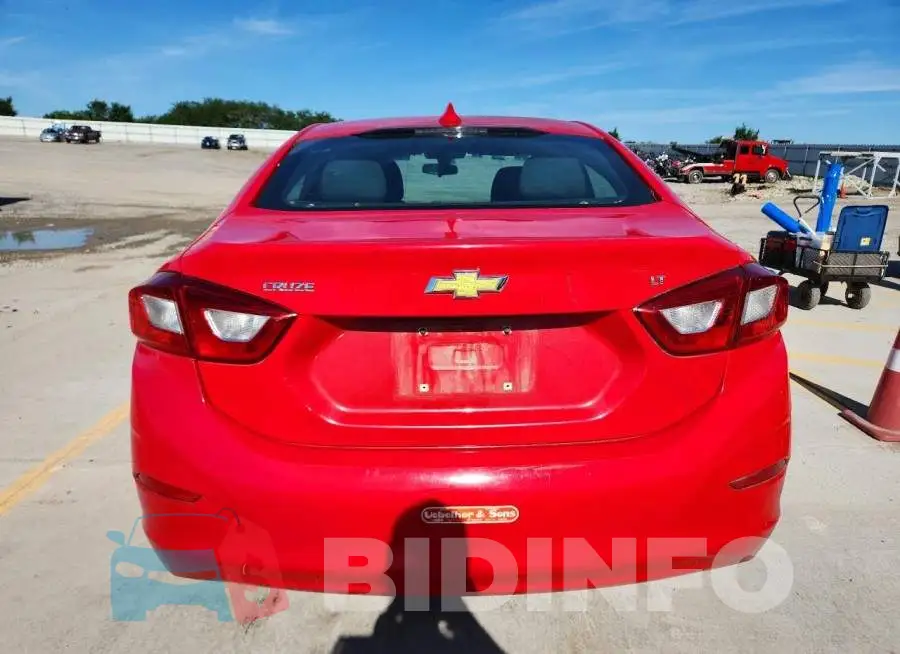 1G1BE5SMXJ7152019 Photo# 6