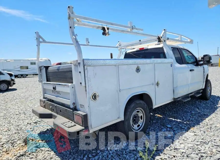 1FT7X2BA0PED01814 Photo# 3