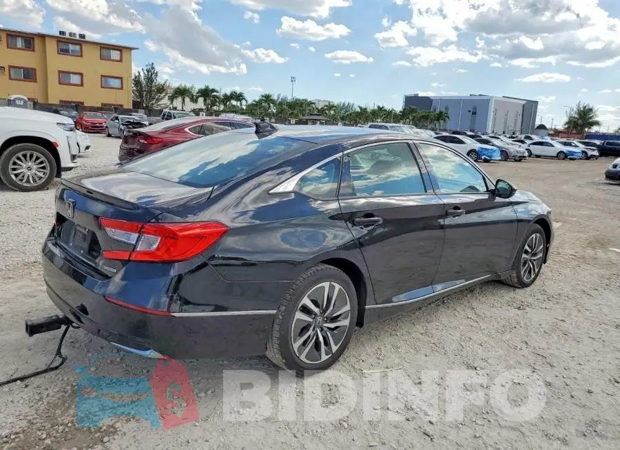 1HGCV3F62JA001093 Photo# 3