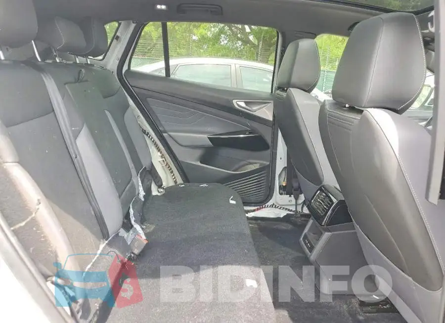 1V2WNPE81PC047175 Photo# 10