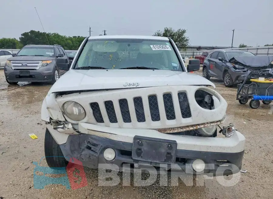 1C4NJPFB2HD184883 Photo# 5