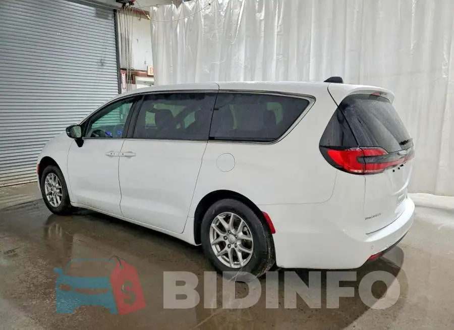 2C4RC1BG1TR228422 Photo# 2