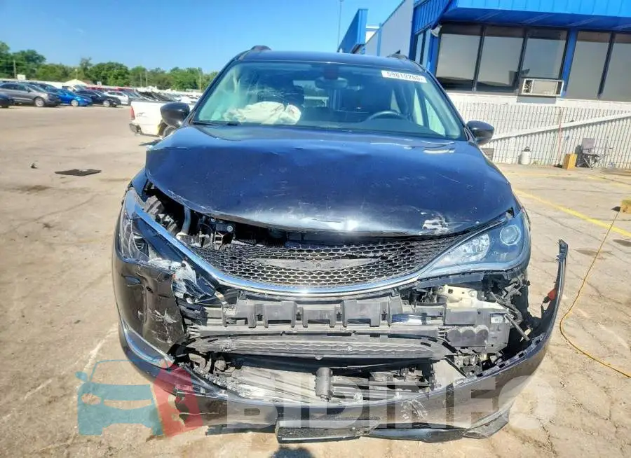 2C4RC1BGXHR638255 Photo# 5