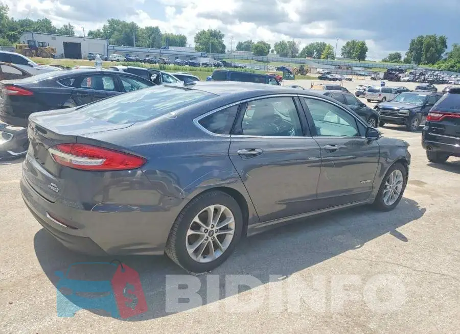 3FA6P0MU0KR131702 Photo# 3
