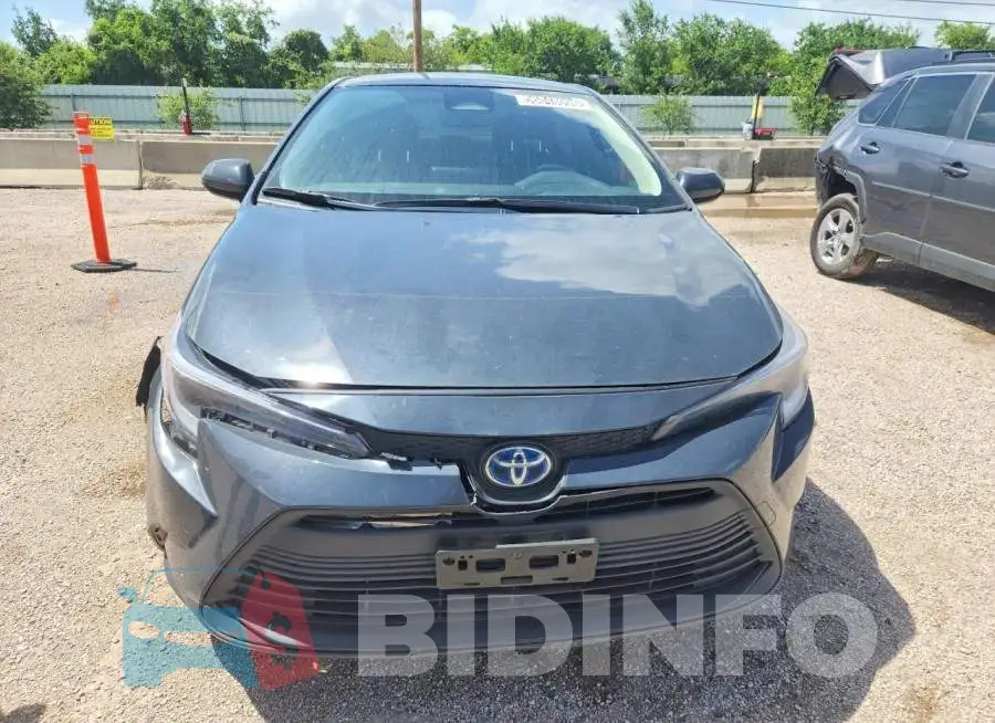 JTDBCMFE3S3105840 Photo# 5