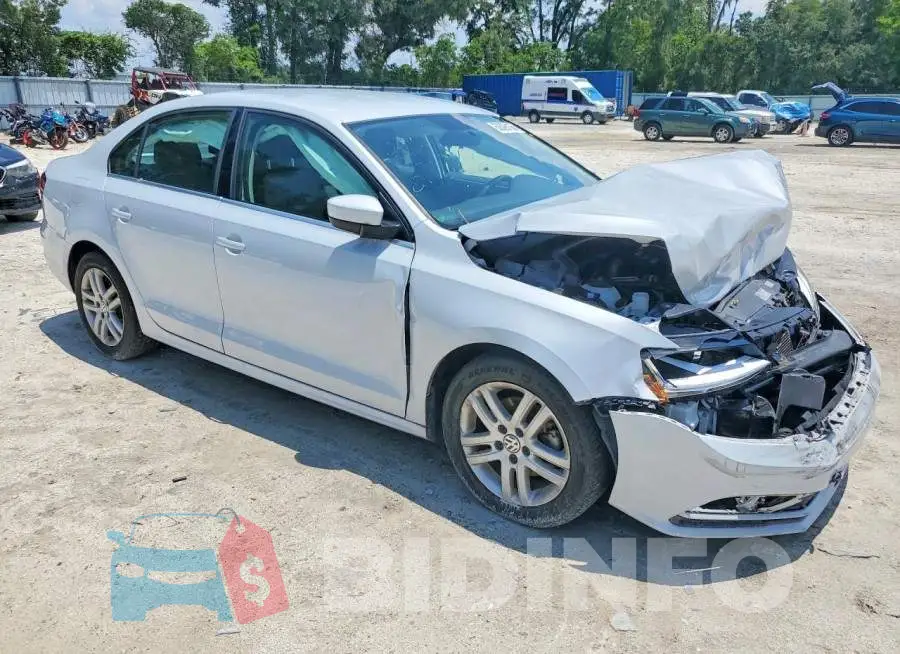 3VW2B7AJ3HM246064 Photo# 4