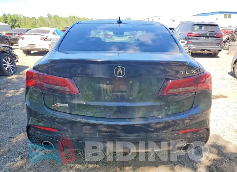 19UUB1F61JA800333 Photo# 6