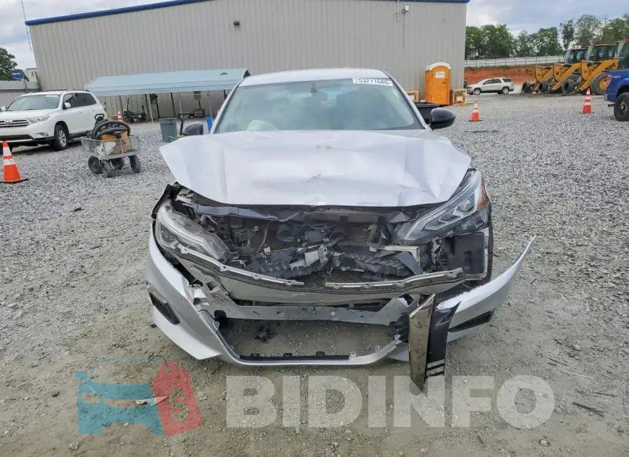 1N4BL4CV3KC168902 Photo# 5