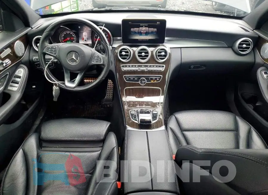 55SWF4KB8JU262249 Photo# 8