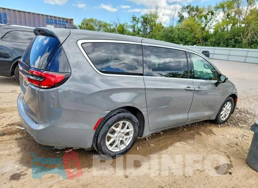2C4RC1BG4SR504736 Photo# 3