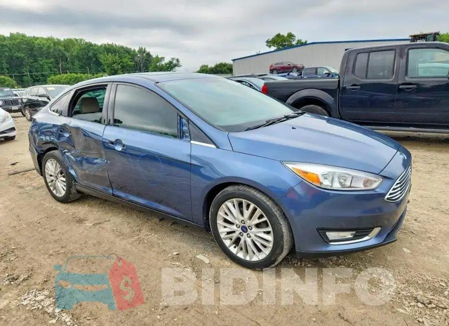 1FADP3J20JL280944 Photo# 4