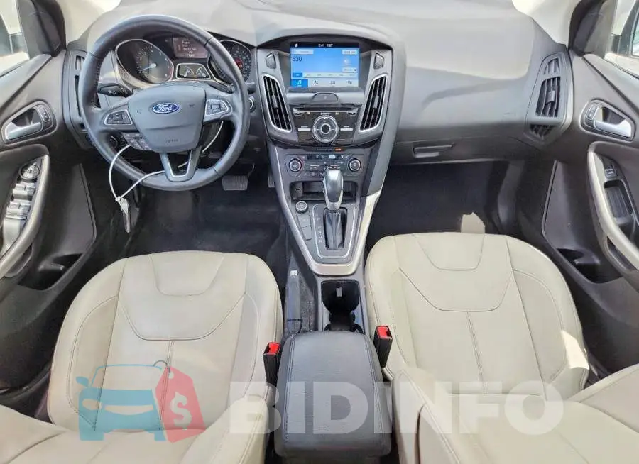 1FADP3J27HL269871 Photo# 8