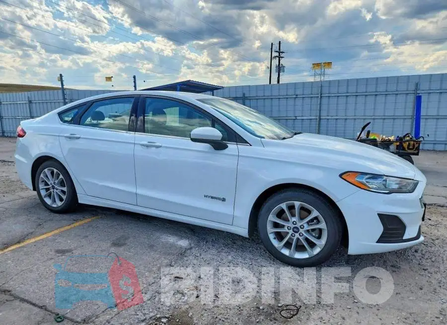 3FA6P0LU5KR188558 Photo# 4