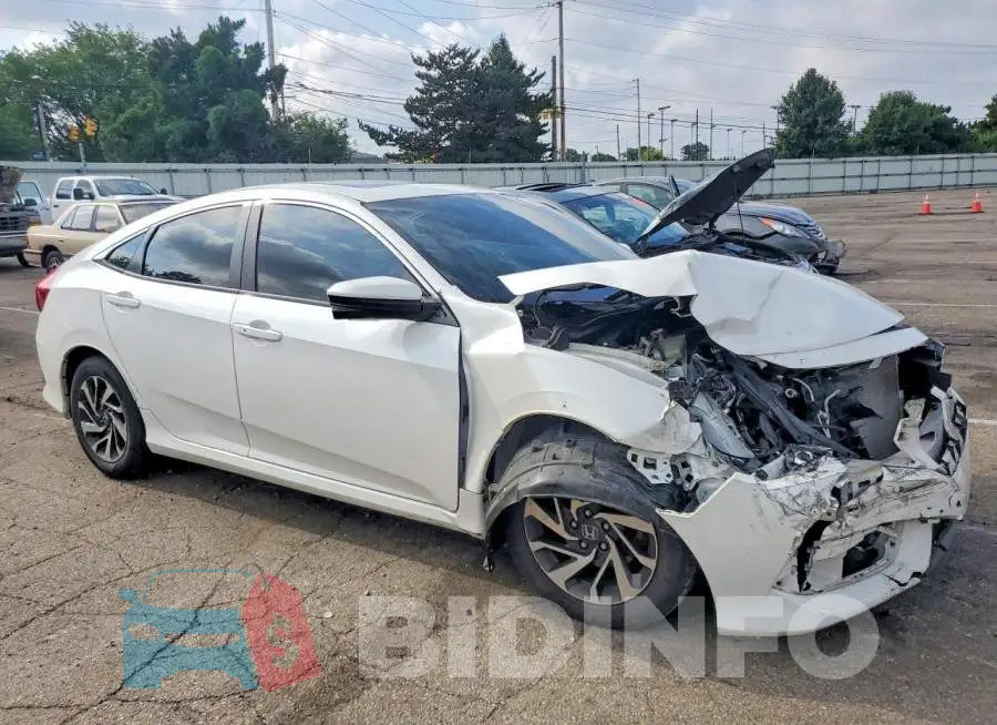19XFC2F71HE046537 Photo# 4