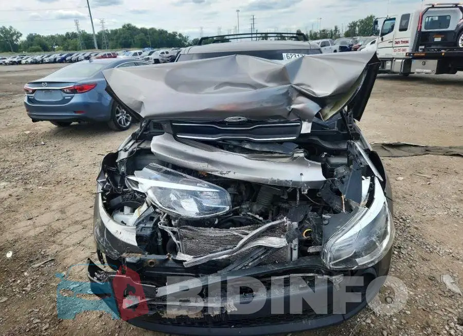 KNDJN2A2XJ7590511 Photo# 5