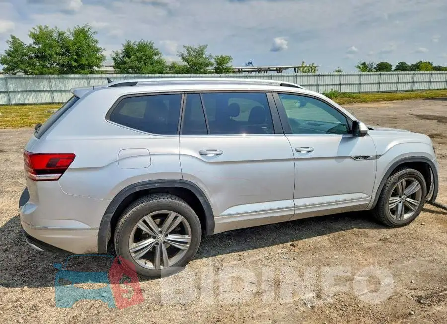 1V2FR2CA5JC557131 Photo# 3