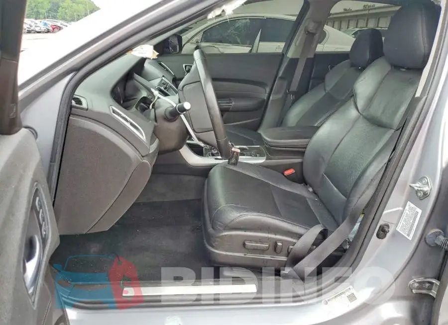 19UUB1F53JA009163 Photo# 7
