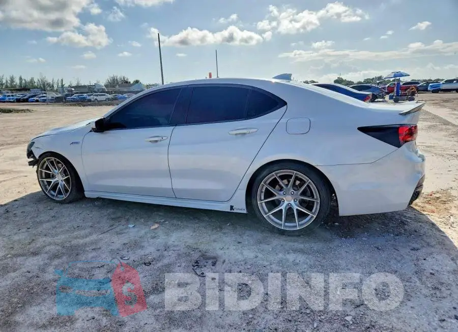 19UUB2F61KA007167 Photo# 2