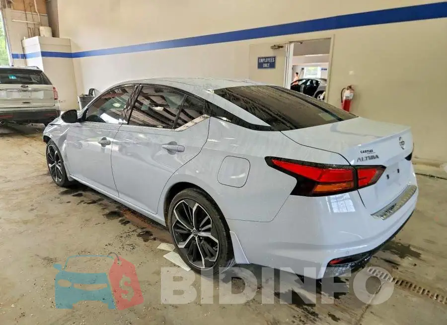 1N4BL4CV3PN375026 Photo# 2