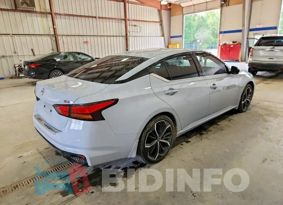 1N4BL4CV3PN375026 Photo# 3