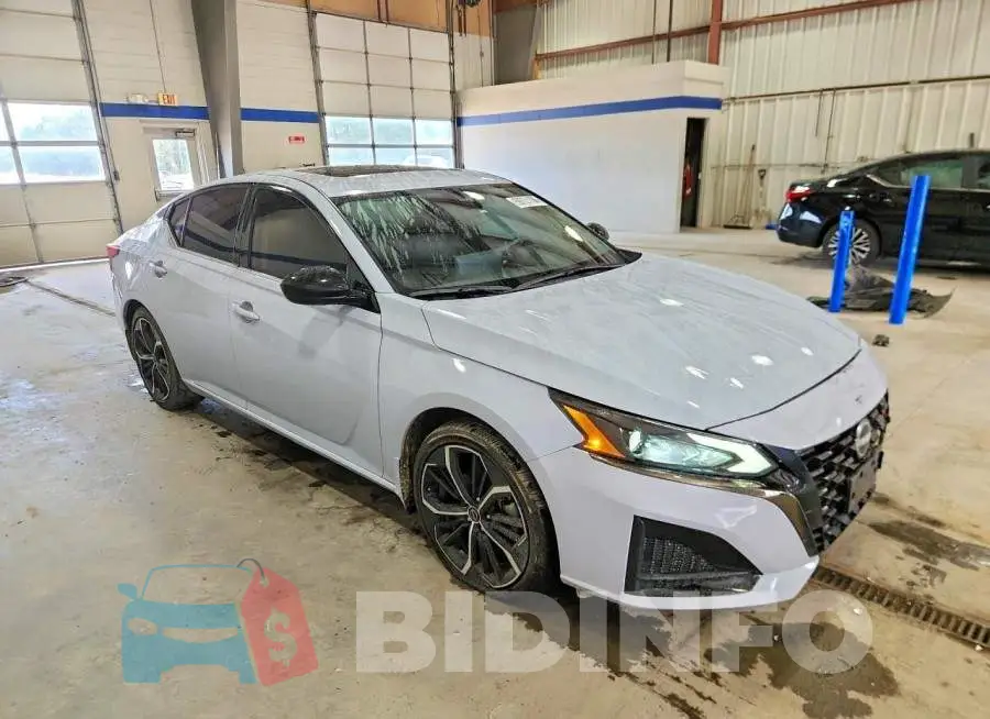1N4BL4CV3PN375026 Photo# 4