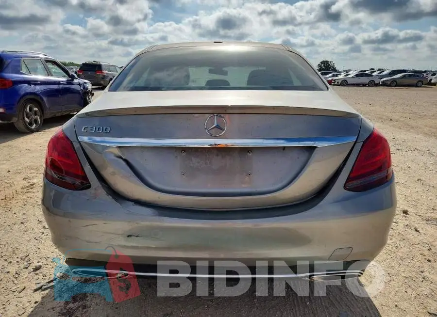 55SWF8DB9KU319032 Photo# 6