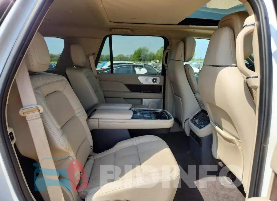 5LMJJ2LT8MEL00440 Photo# 11