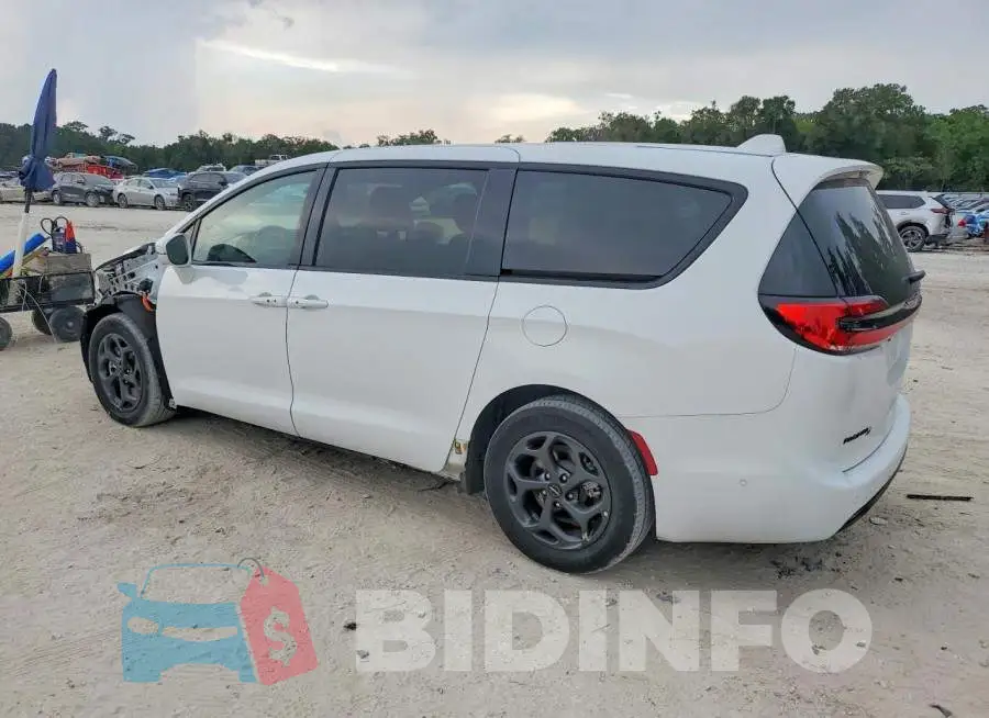 2C4RC1S73NR187245 Photo# 2