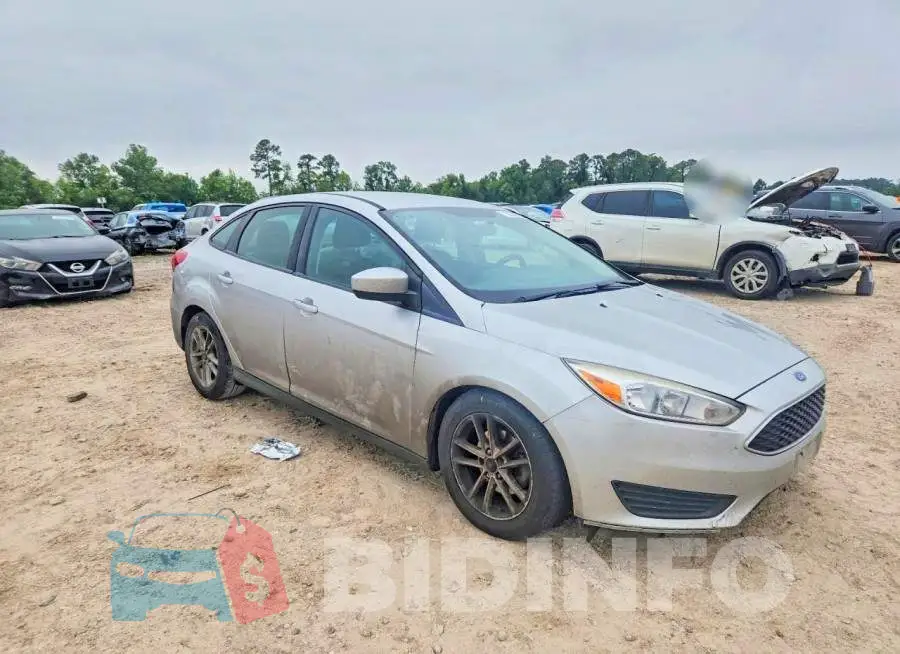 1FADP3F25JL272430 Photo# 4